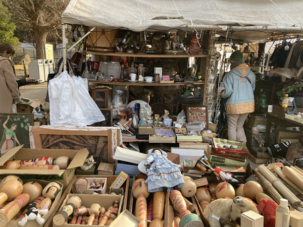 上野新春の骨董市】一年のスタートは摩訶不思議ワールドの骨董市へ